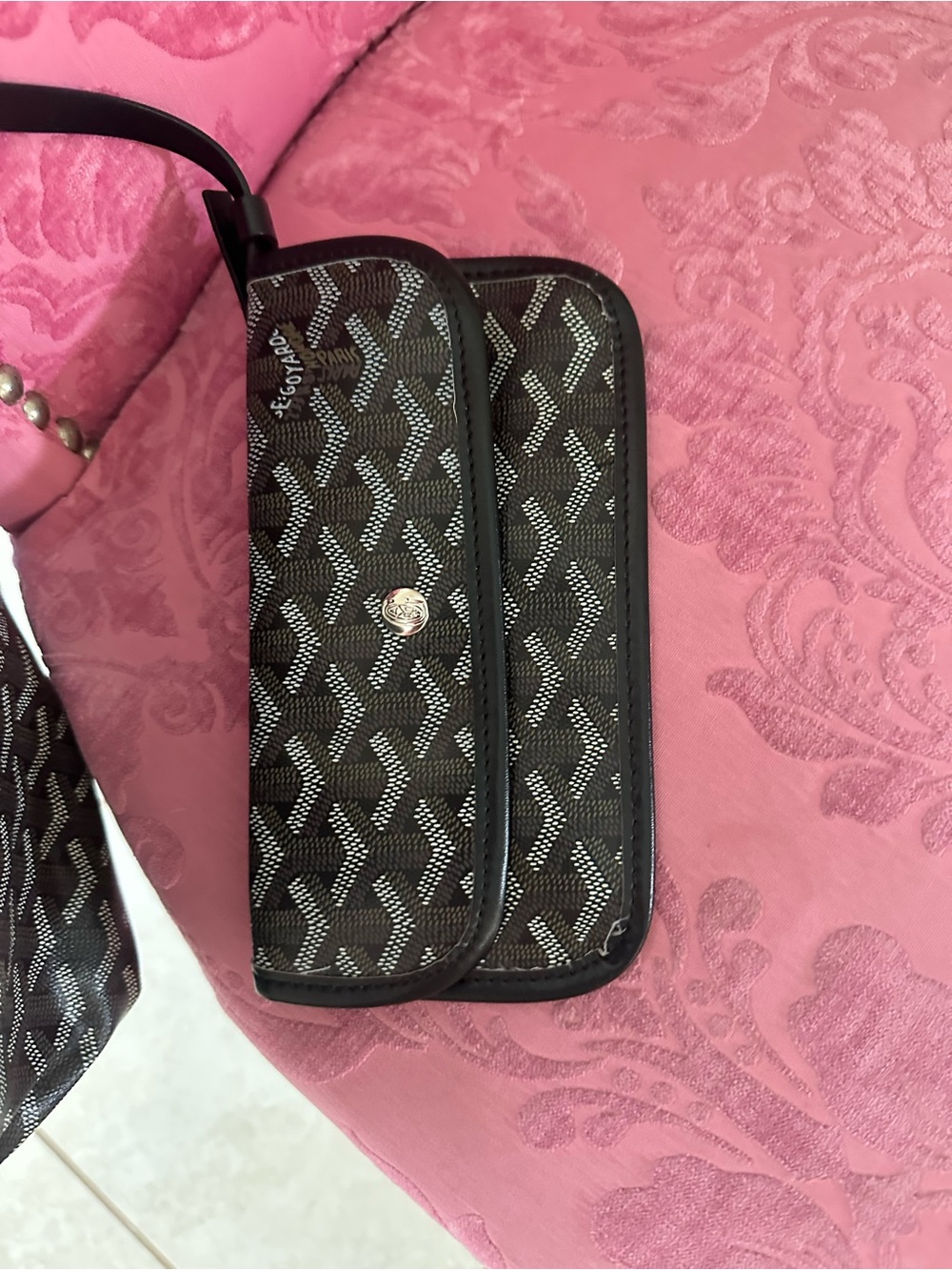 Classic Black Patterned Tote Bag - Stylish Everyday Carry - Picture 4 of 13